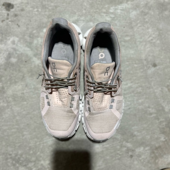 On Running Women's Pink and Gray Athletic Shoes - Picture 7 of 7